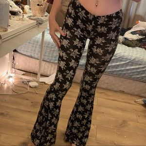 Floral pattern leggings with bellbottom ends